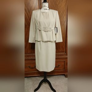 Kim Rogers Petites, Cream 2/PC suit, size 8, NWT